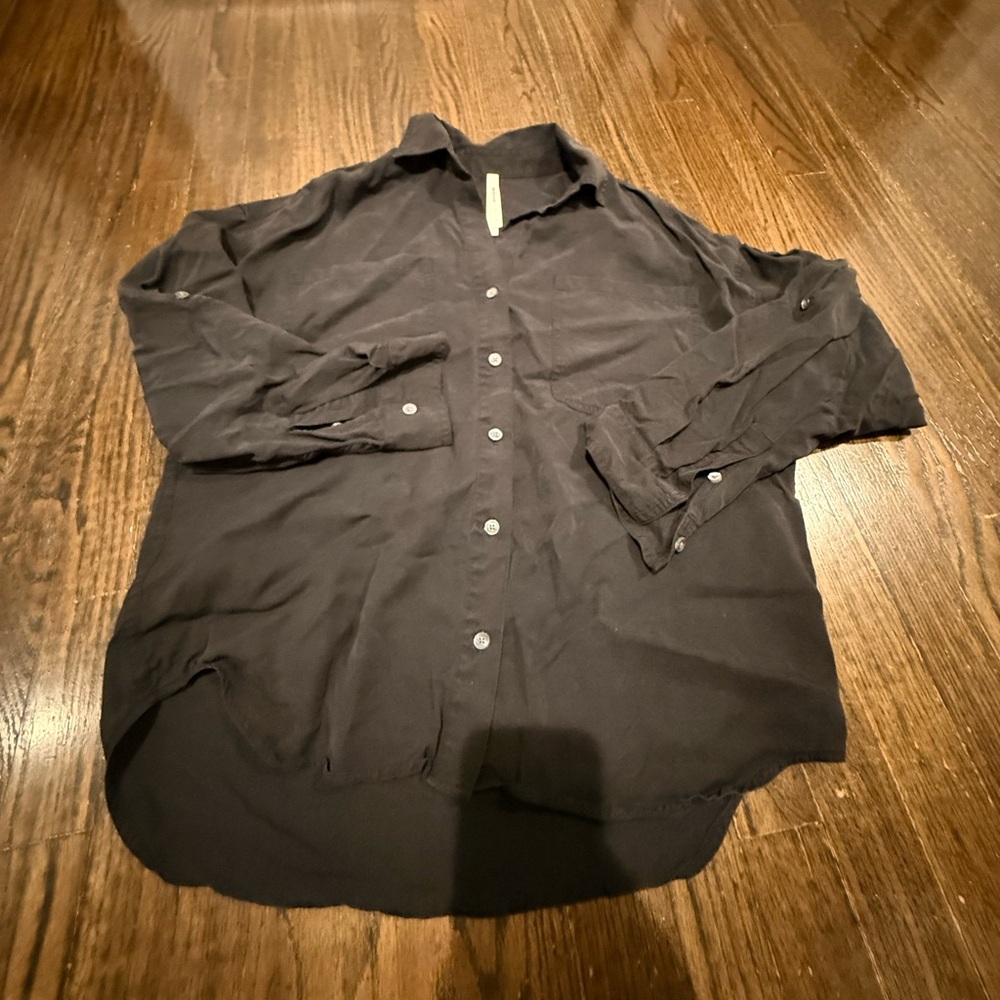 The group babaton women’s  Black Button-Up Shirt